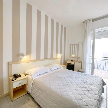 Aura Living Hotel Rimini Exterior photo