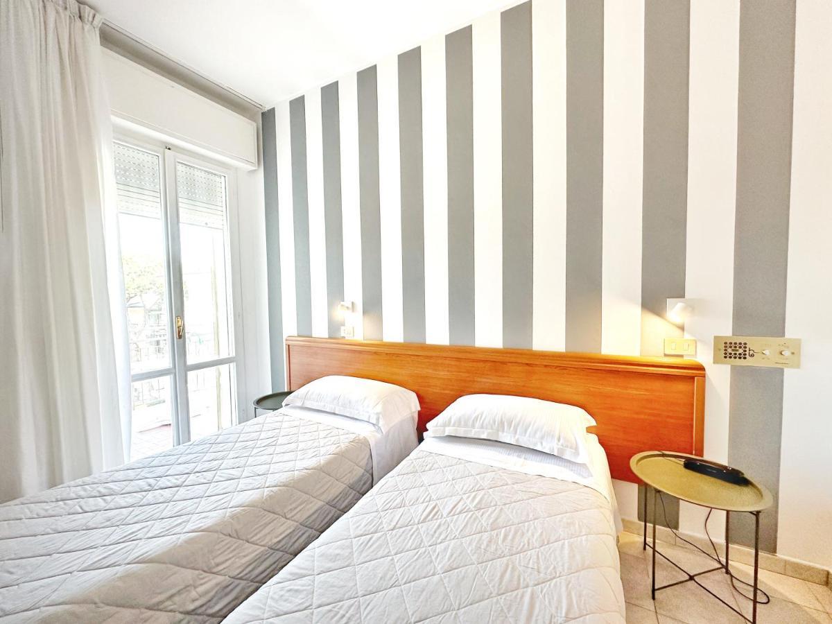 Aura Living Hotel Rimini Exterior photo