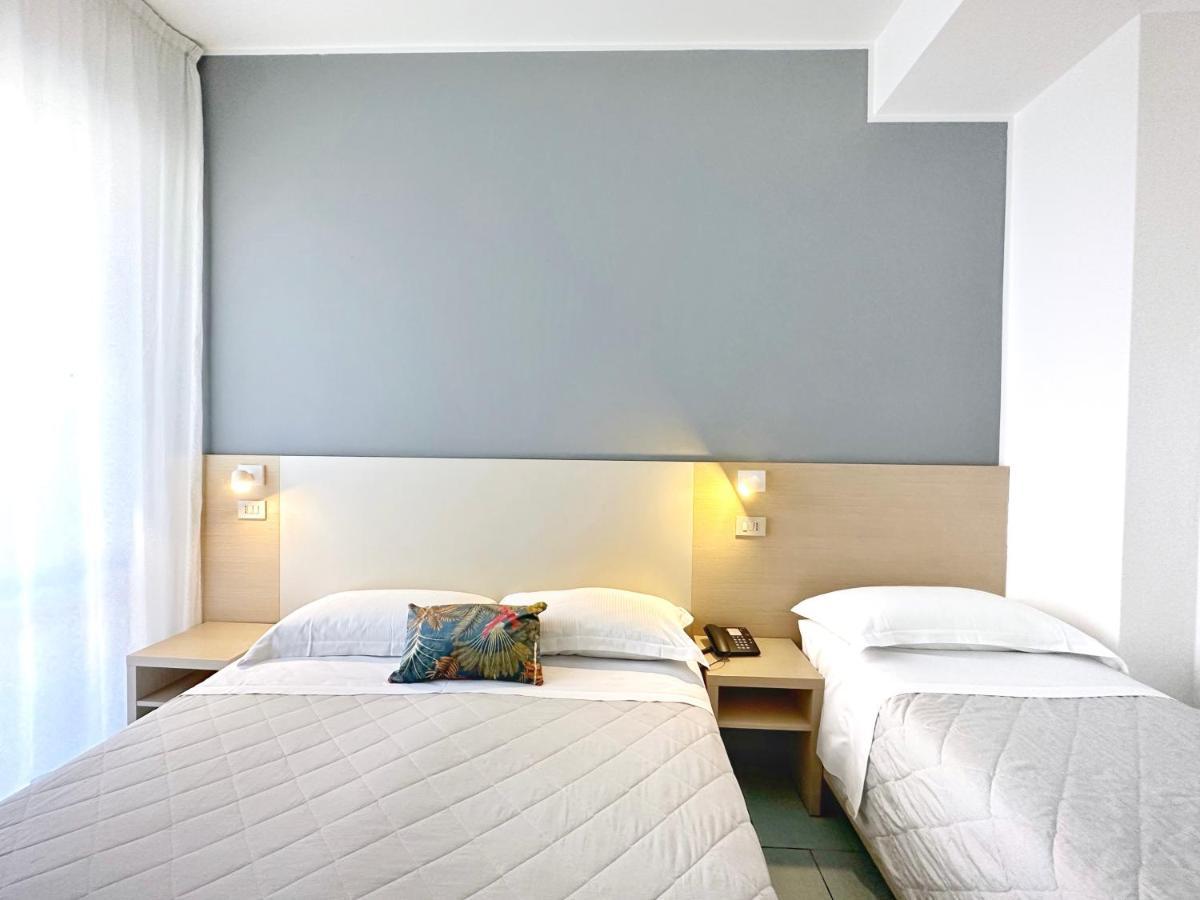Aura Living Hotel Rimini Exterior photo