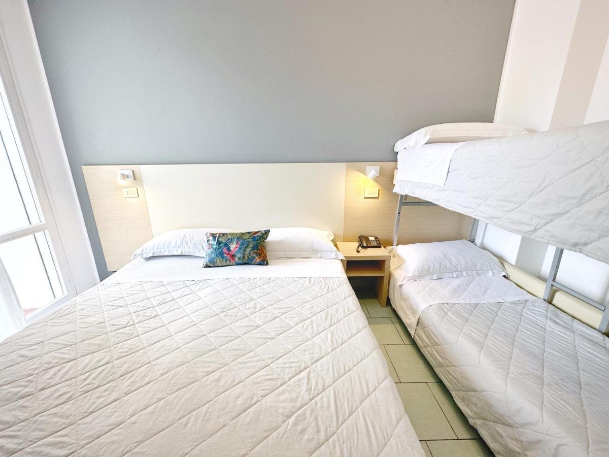 Aura Living Hotel Rimini Exterior photo