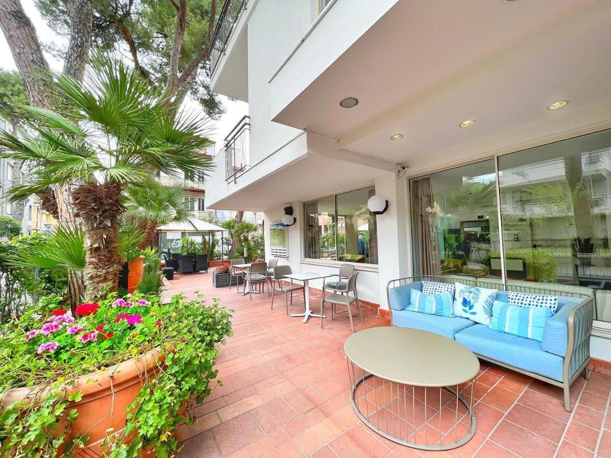 Aura Living Hotel Rimini Exterior photo